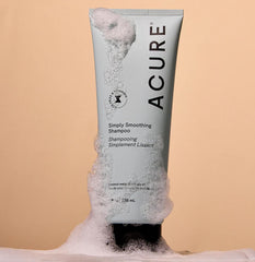 Acure Simply Smoothing, agua de coco hidrata el cabello sin apelmazar