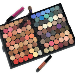 Adept Cosmetics: medidas 9x7x1 pulgadas para almacenamiento compacto.