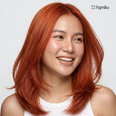 Aplicación de Adore Paprika en cabello: tono uniforme y fácil.
