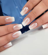 Uñas Aegenacess press on ombre nude con acabado glaseado para estilo diario