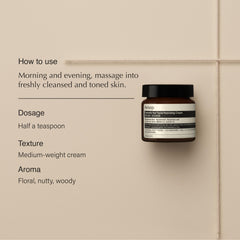 Textura cremosa de la crema facial para piel seca.