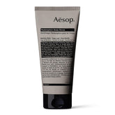 Aesop Redemption exfoliante corporal con piedra pómez molida para exfoliar.