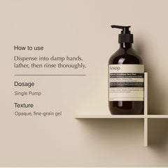 Aesop Reverence: textura exfoliante visible para piel limpia y lisa.