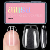 Unas AILLSA tips coffin cortas transparentes en gel para un acabado natural.