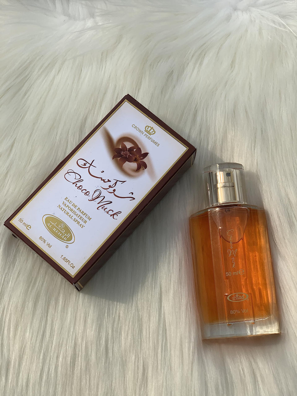 Al-Rehab Choco Musk frasco elegante para uso diario con aroma oriental.