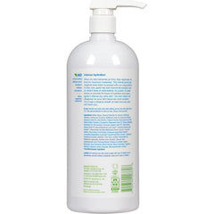 Aplicación suave de la loción Alba Botanica para piel seca con textura rica