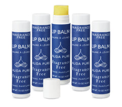 Bálsamo labial de ALIDA PURE sin fragancia con cinco tubos para cuidado diario.