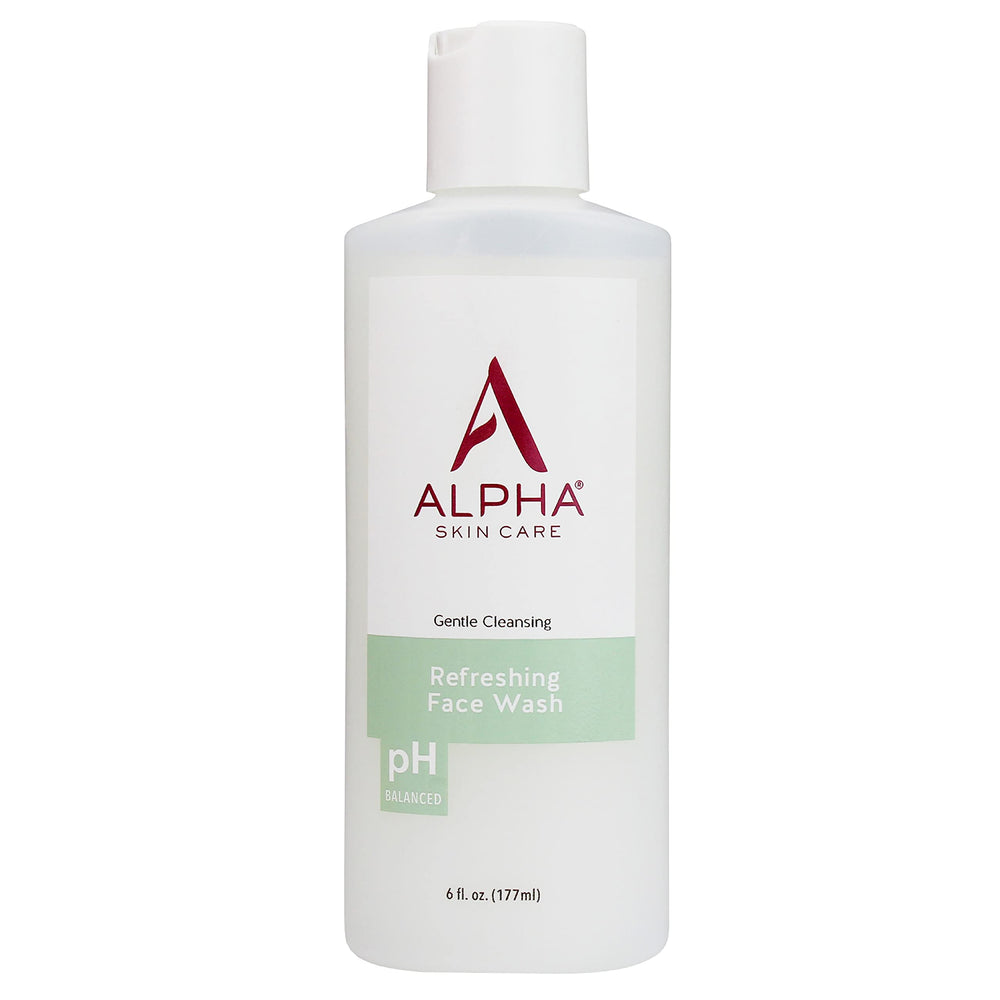 Alpha Skin Care limpiador facial: botella sobre encimera; sensación de frescura en la piel.