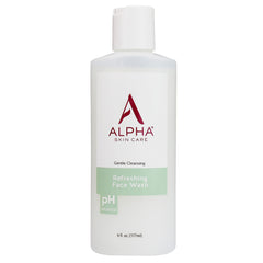 Alpha Skin Care limpiador facial: botella sobre encimera; sensación de frescura en la piel.