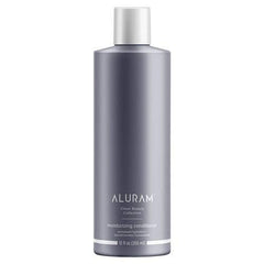ALURAM acondicionador aplicado en ducha para cabello medio a grueso suave.