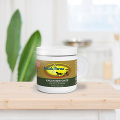 Aplicación suave de Amish Farms arcilla facial mejora suavidad y limpieza de poros.