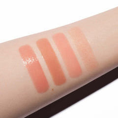 Anastasia Beverly Hills brillo-labios-textura hidratante para labios más suaves.