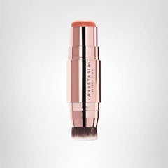 Teinte Peachy Keen offre une subtile lueur durable sur les pommettes.