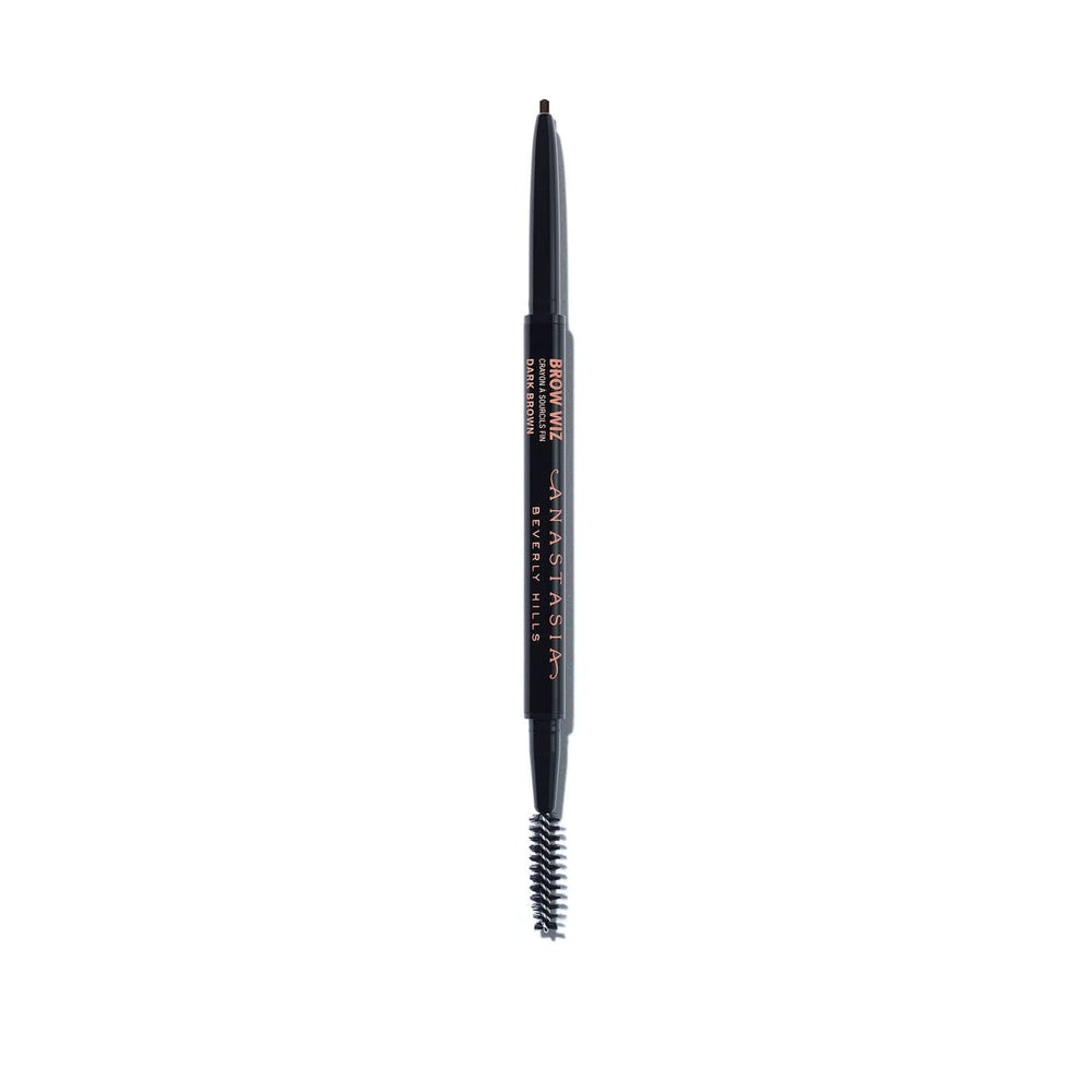 Anastasia Brow Wiz marrón oscuro, aplicación precisa para definir cejas.