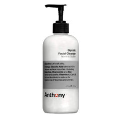 Anthony Glycolic Facial Cleanser, texture en gros plan révélant une peau lumineuse.