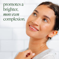 Brillo suave y radiancia de piel gracias a la Vitamina C del Serum Árbol de la Vida.