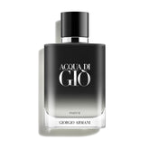 Armani Beauty Acqua di Gio Parfum, envase mate negro para una presencia elegante diaria.