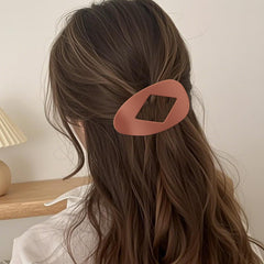 Accesorio para pelo Atoden, diseño sencillo y versátil para uso diario.