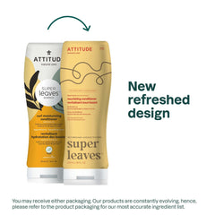 Textura cremosa del acondicionador ATTITUDE para rizos con moringa, suaviza sin apelmazar.
