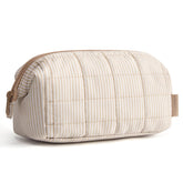 BAGSMART bolsa de maquillaje con apertura amplia para acceso rápido a cosméticos.