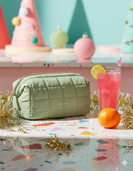 BAGSMART maquillaje con tres bolsillos para organizar cosméticos.
