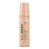 Bali Body Autobronceador Mousse Dark: textura ligera para una aplicación suave y uniforme.