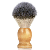Brocha de afeitado Bassion con mango de madera para un afeitado suave y cómodo.