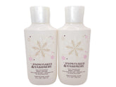 Bath & Body Works Snowflakes & Cashmere, dos lociones corporales de 8 oz para suavidad duradera