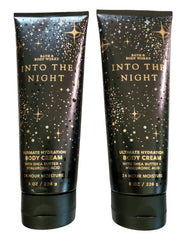 Crema corporal Bath & Body Works Into the Night hidrata profundamente la piel.