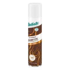 Batiste cabello marrón con brillo natural tras su uso.