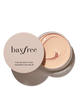 bayfree fundacion balsamo hidratante tintada, textura cremosa lista para cubrir imperfecciones