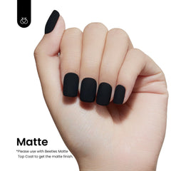 Beetles esmalte en gel, aplicación fácil y cobertura suave.