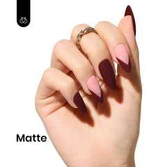 Beetles Merlot Wine gel-polish, curado con lámpara para secado rápido.