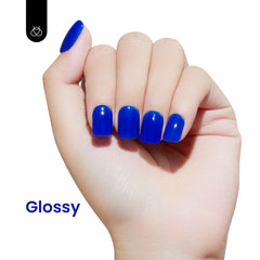 Beetles muestra color azul zafiro: guía de tono para manicura.