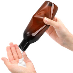 Bekith botella ámbar 8oz en mano, ideal para viaje y uso diario