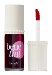 Benefit Bene Tint tono rosado para labios naturales y versátiles.