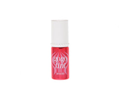 Benefit Gogo Tint sur les joues : couleur cerise douce et effet blush frais