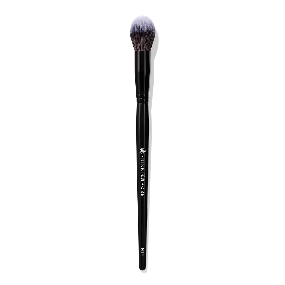BK BEAUTY Nikki La Rose N14 pinceau precis sous les yeux pour une application fluide