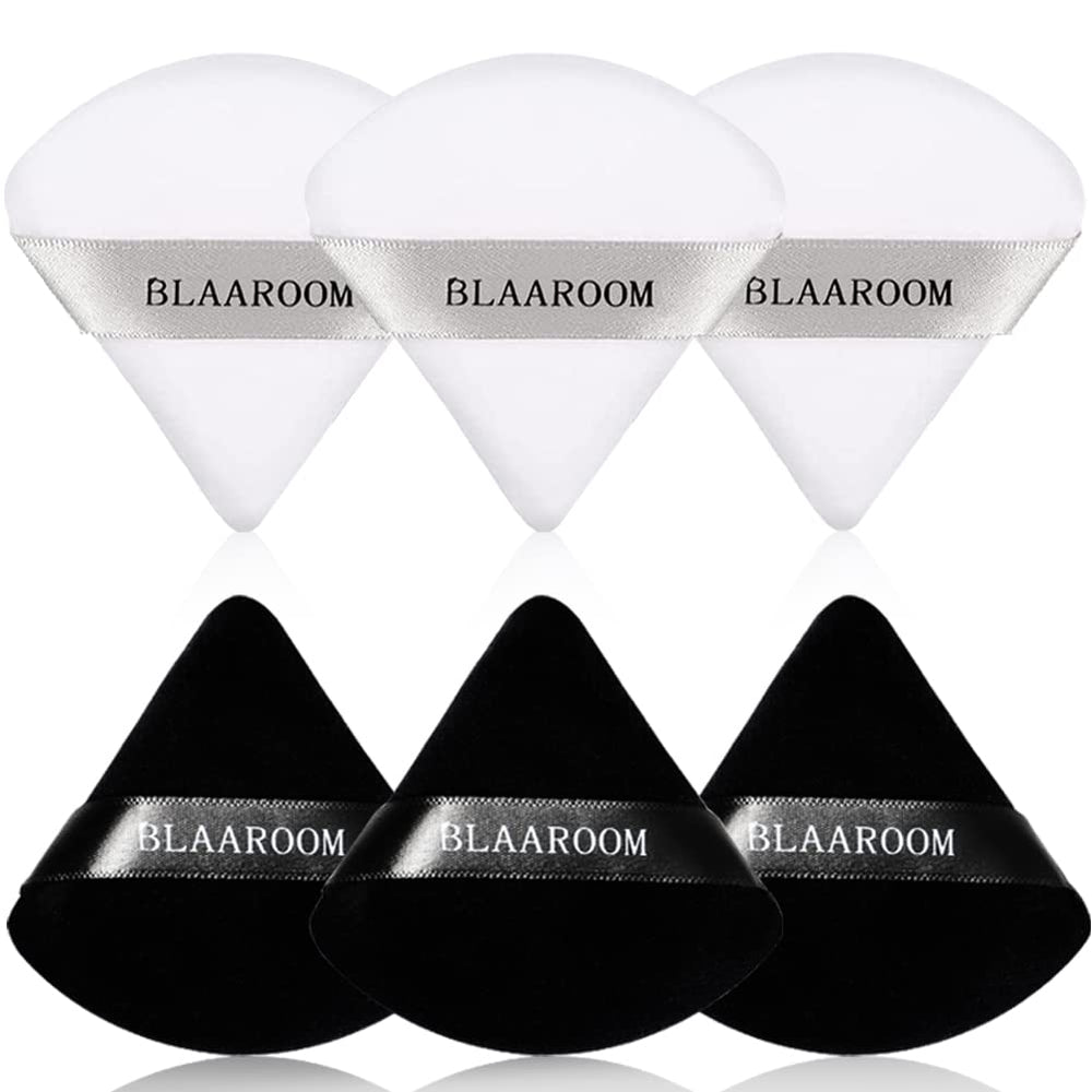 Puff triangular suave de BLAAROOM para base con acabado uniforme.