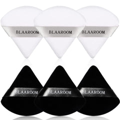 Puff triangular suave de BLAAROOM para base con acabado uniforme.
