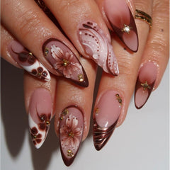 BLGTGH tono marrón brillante en uñas, estilo diario sofisticado