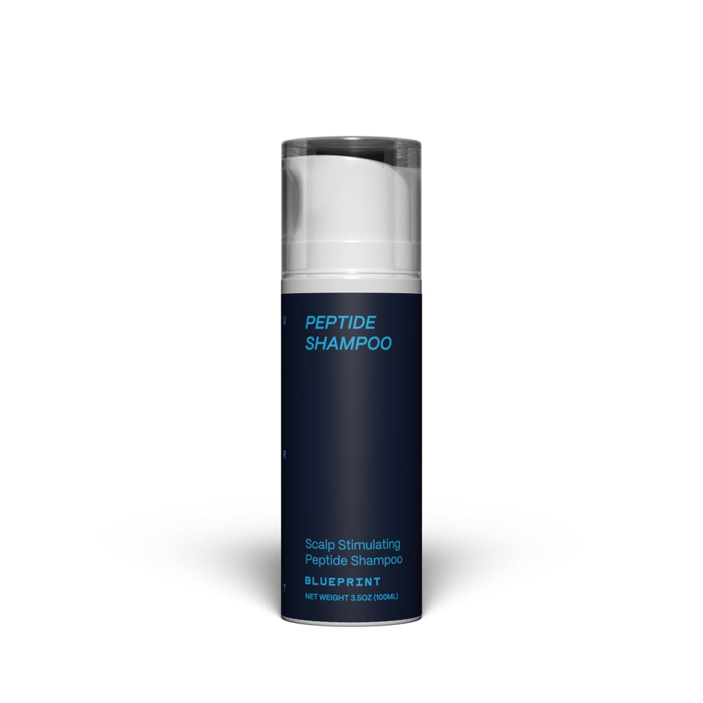 Shampoo Blueprint Bryan Johnson, botella visible para lavado diario y cabello limpio.