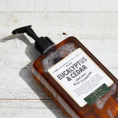 Body Prescriptions Crimson & Oak, etiqueta con eucalipto y cedro para aroma.