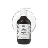 BONDIBOOST HG champú, botella volcando, inicio lavado con aroma a menta