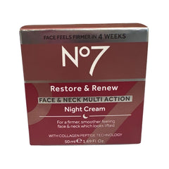 Texture riche de Boots No7 Restore and Renew Night Cream sur une peau délicate