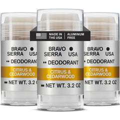 Desodorante Bravo Sierra sin aluminio en paquete de tres, cítrico y cedro para uso diario.