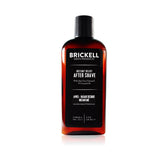 Brickell Instant Relief Aftershave, botella vertiendo, sensación suave para piel sensible.