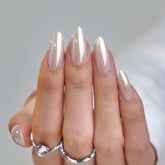 BTArtbox Uñas Almond con gel suave y acabado cromado para un look elegante