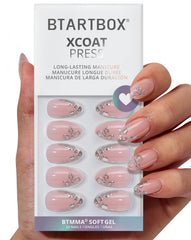 BTArtbox Frost Glam: uñas cortas con flor 3D para un acabado natural duradero.