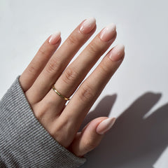 BTArtbox uñas con degradado neutro, tono elegante y versátil.